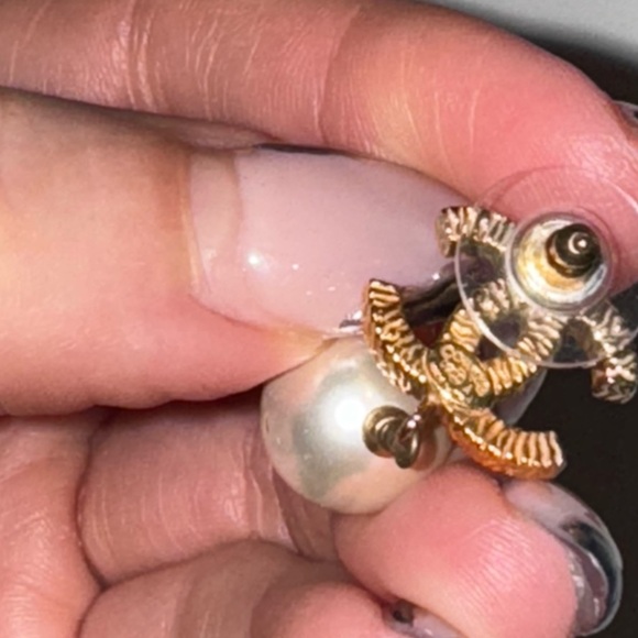 Chanel CC Pearl Drop Stud Earrings - Picture 5 of 7